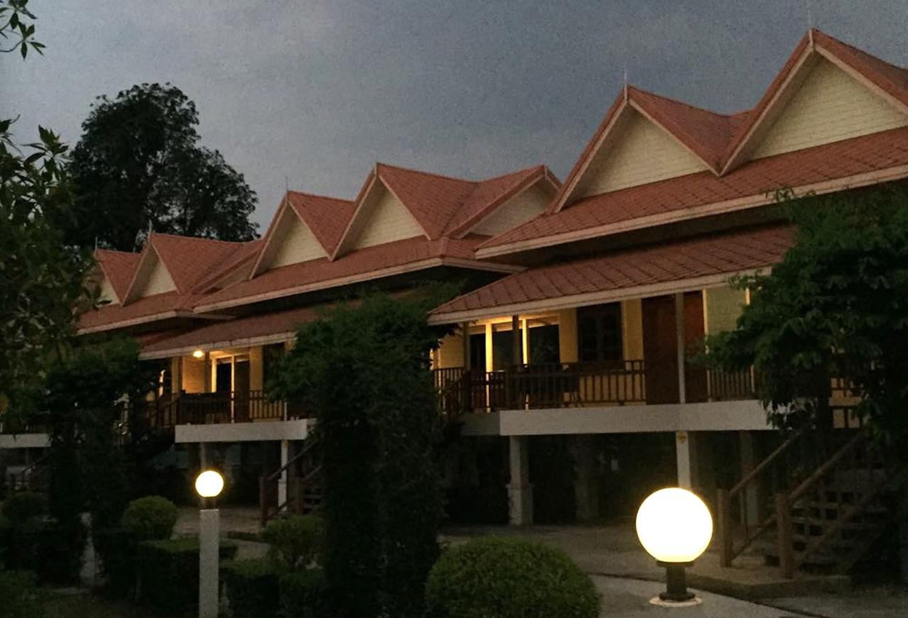 Maeping Mango Riverside Resort Kamphaeng Phet Dış mekan fotoğraf